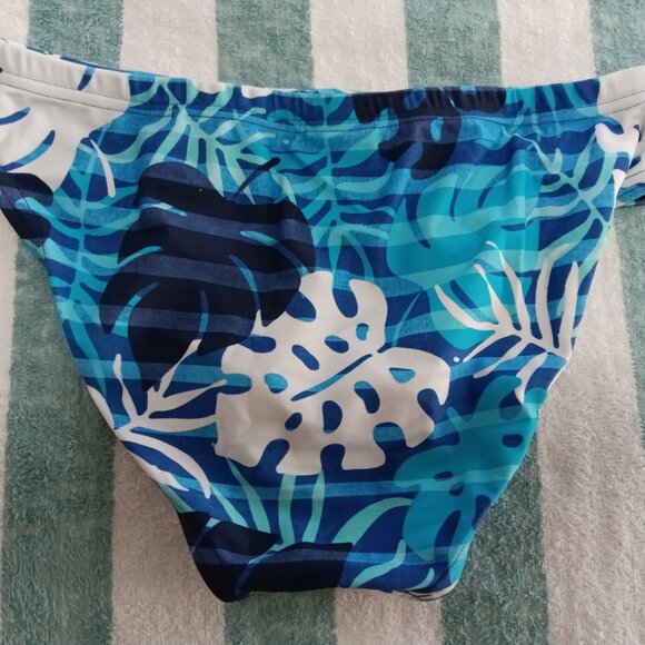 SPEEDO SWIM BRIEF, SIZE 30", BLUE LEAF PATTERN - (*) Pre-owned - Picture 2 of 8